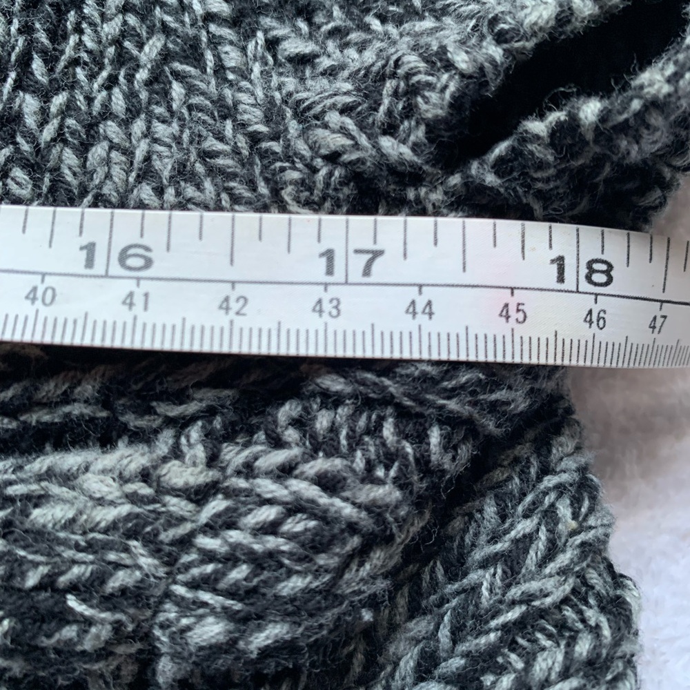 Express Grey/black shirt sleeve sweater cardigan. Size M. - Picture 7 of 9